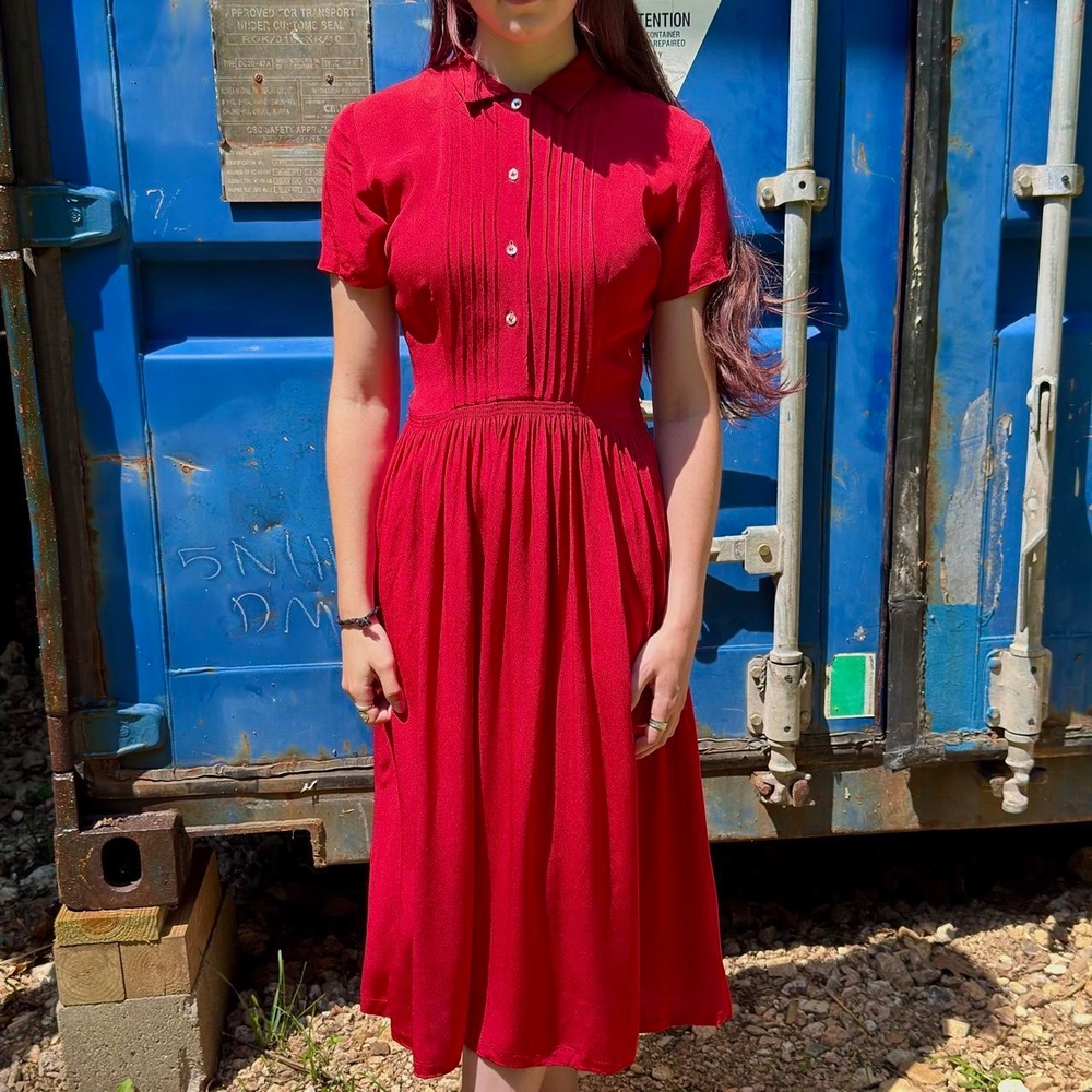 40s red short sleeve dress w/ pleated bodice short peter pan collar shell button